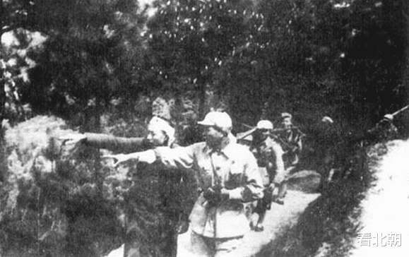 泸定桥|解放军只剩伙夫!四川土匪发动叛乱,却不知道炊事班战斗力有多可怕