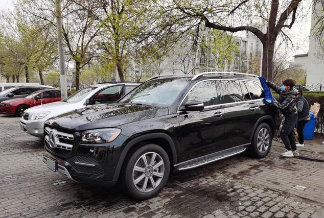 「奔驰GLS」103.8万提了辆奔驰GLS 450动感版,才开2个月,车主感慨:四个字