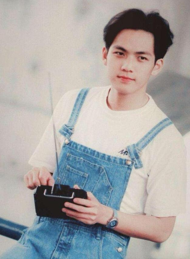 整整瞒了15年,钟汉良老婆终于曝光,长得那么美,怪不得不公开