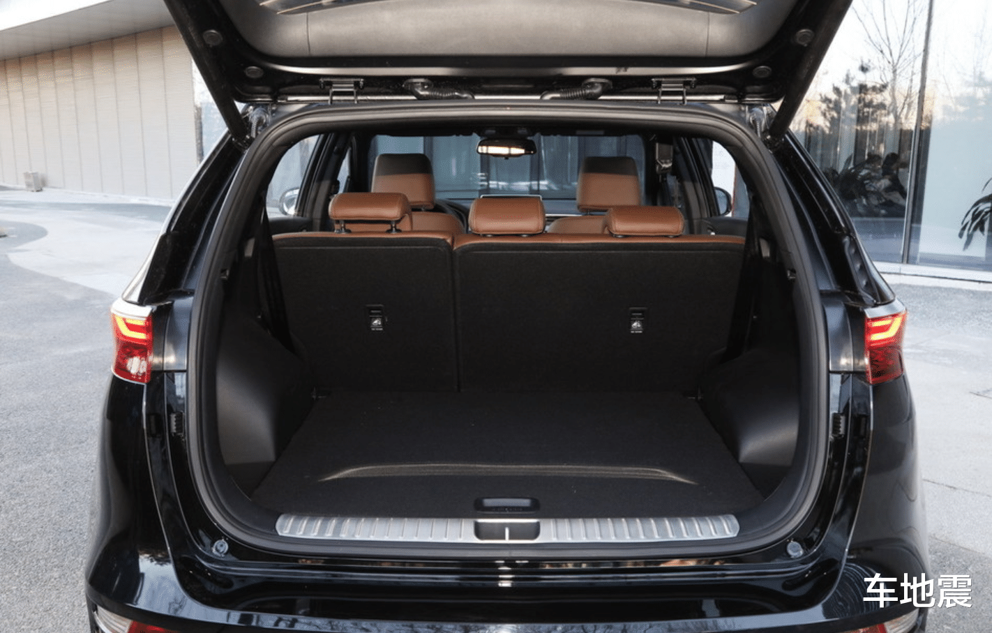 SUV■又一款合资SUV扛不住了，从16.48w跌至10.71w，买国产不如选它好