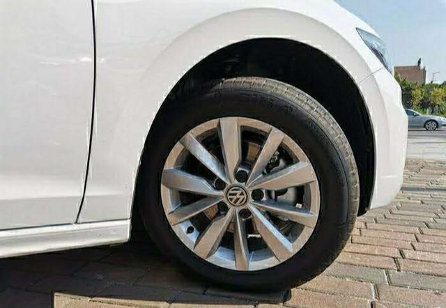 「现代索纳塔」刚工作的小年轻，家里资助十多万买车，选来选去最终提了大众神车