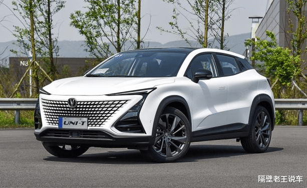 长安汽车：1.5T爆出300牛米，完胜奔驰C级，仅售11万，10天订单5638台