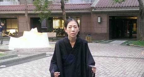 曾扬言包养黎明发哥，用老公500亿遗产养三个帅哥，如今一心向佛