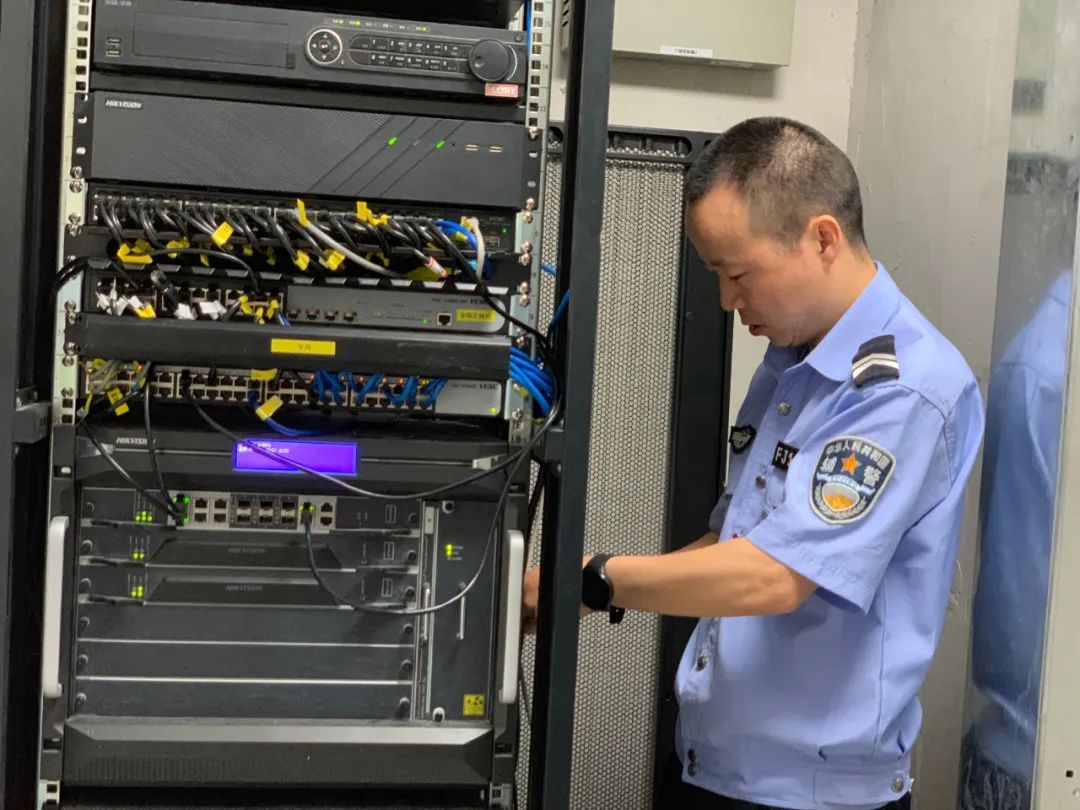 平安西湖|好枫警 | 术业有专攻，技术属“钱工”