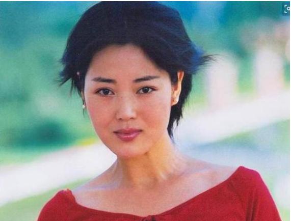 王茜华|50岁王茜华近照曝光,因病胖成200斤,为拍戏“整容百次”