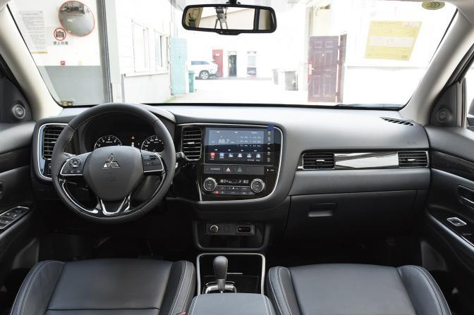 [三菱欧蓝德]开完三菱欧蓝德，再花20万开大众探岳，车主：差距显而易见