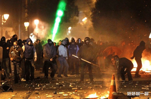 美国：北京时间6月8日15时，美国传来悲惨噩耗，数十万人连夜逃离！