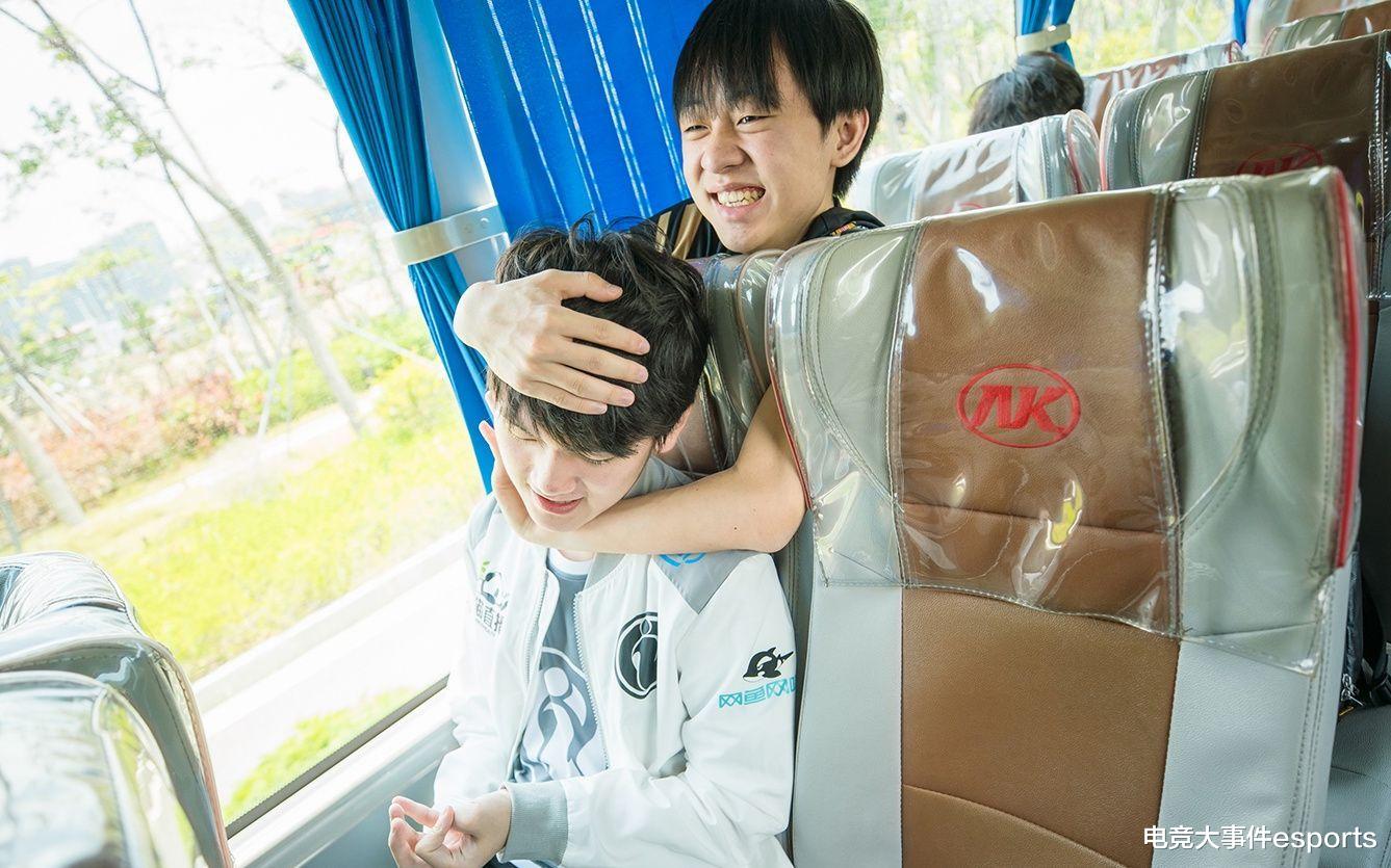 jackeylove：Jackeylove合约一事新进展，表哥回应意向合同，网友怒批RNG