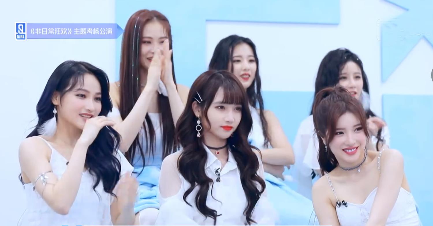 「刘雨昕」青春有你2：刘雨昕强势拿第一，3个宝藏女孩发光，河妹处境让人疼