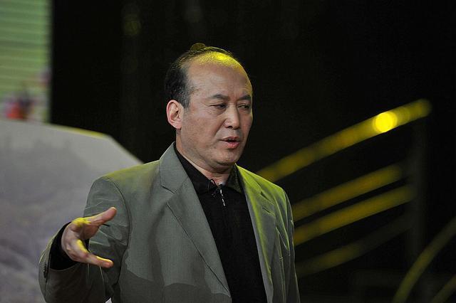 蔡明|从万人捧到被人嘲，整容整到认不出，蔡明退出春晚的真相是什么？