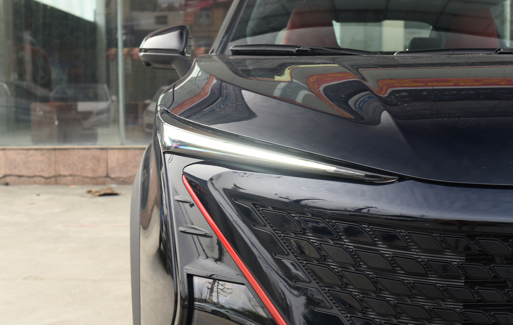 [长安汽车]长安“引力”首款SUV! 顶配13万，却有30万的档次，后悔买早了H6