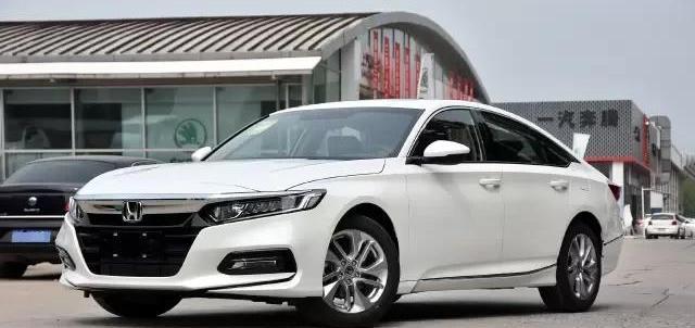 SUV|准备买台B级车，是入手本田雅阁好，还是入手丰田凯美瑞好？