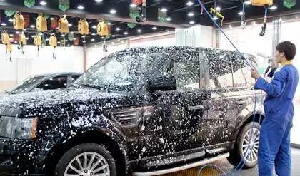 洗车|经常洗车和一个月不洗车相比，哪种更伤车？长期以后差距或许很大