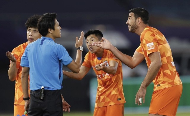 山东鲁能|火爆！曝鲁能球员赛后闯入VAR工作间！就两次争议判罚，向马宁讨说法