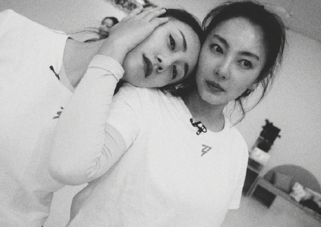 姐姐|刘芸曝光姐姐们素颜训练合照,张雨绮霸气十足,黄圣依素颜憔悴