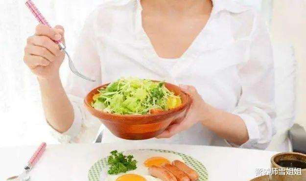 「长寿」寿命短的人，身上3处比较“臭”，若没有，身体还算健康，易长寿