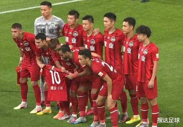 中超|22岁中超新星世界级表演！把外援晃出2米+写意传中，征服60岁名帅