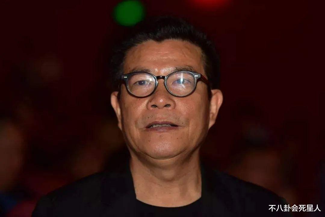 王晶@华谊卖楼救公司，万达裁员20%，把电影卖了6亿的徐峥很聪明