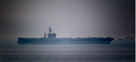 伊朗|给全世界上了一课！美航母加速逃离海峡，抱怨大国：不该发射导弹