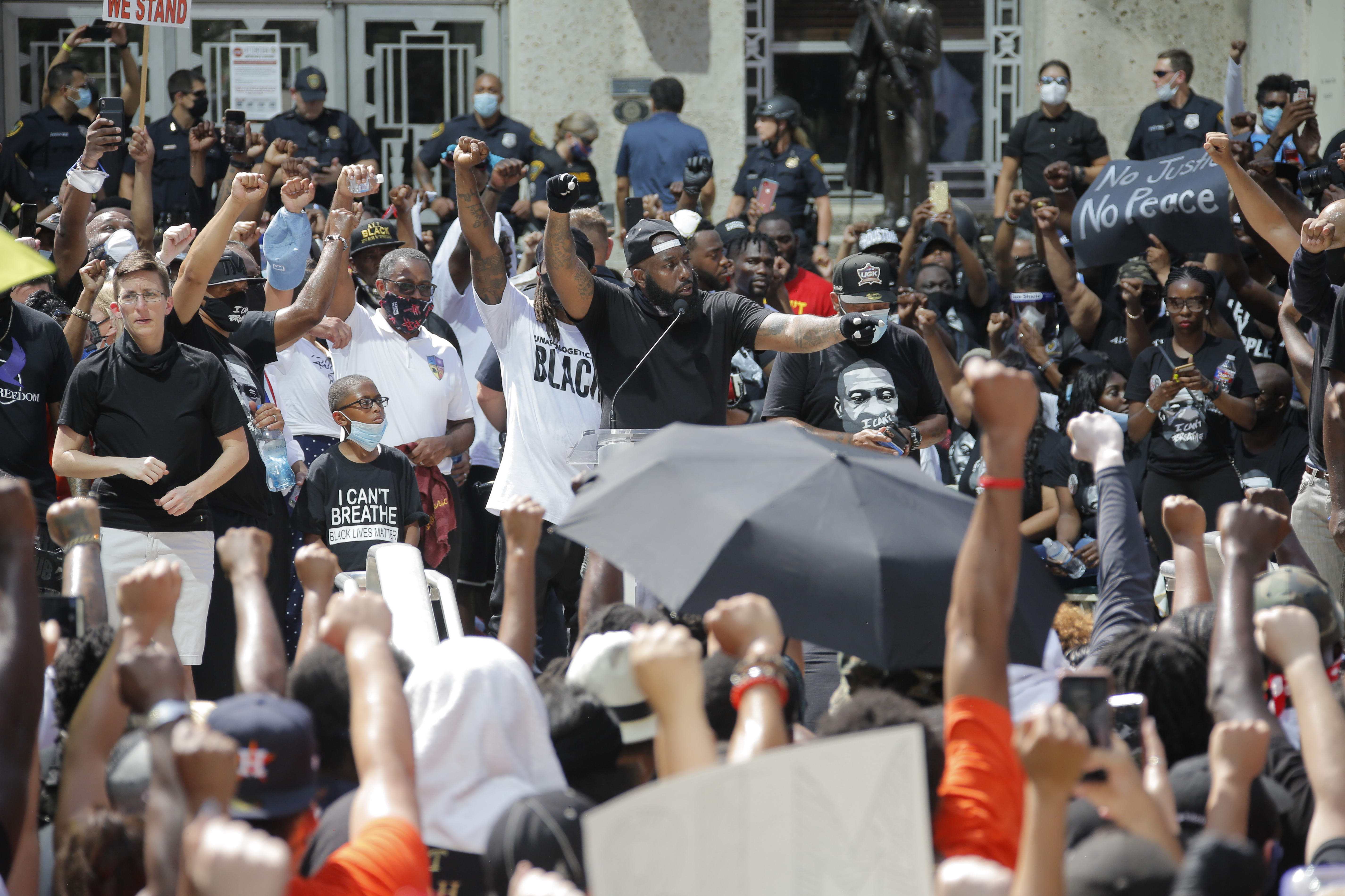 【美国】美民众为啥不“拿枪反抗”？得知真实情况后恍然大悟，俄：他们欺骗了全世界！