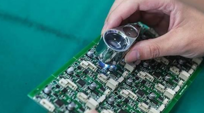 芯片|日本：中国自研光子芯片“弯道超车”，未来芯片将“一文不值”！