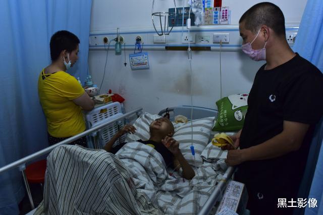 医生|花季少女住进医院后俏容颜变“黑大叔”，偷听医生谈话后留下遗言