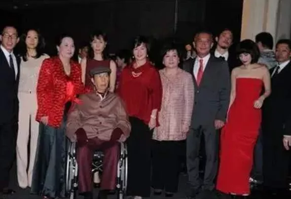 赌王|赌王又如何？未曾了却身前身后事，终化为一抔黄土尘归尘土归土