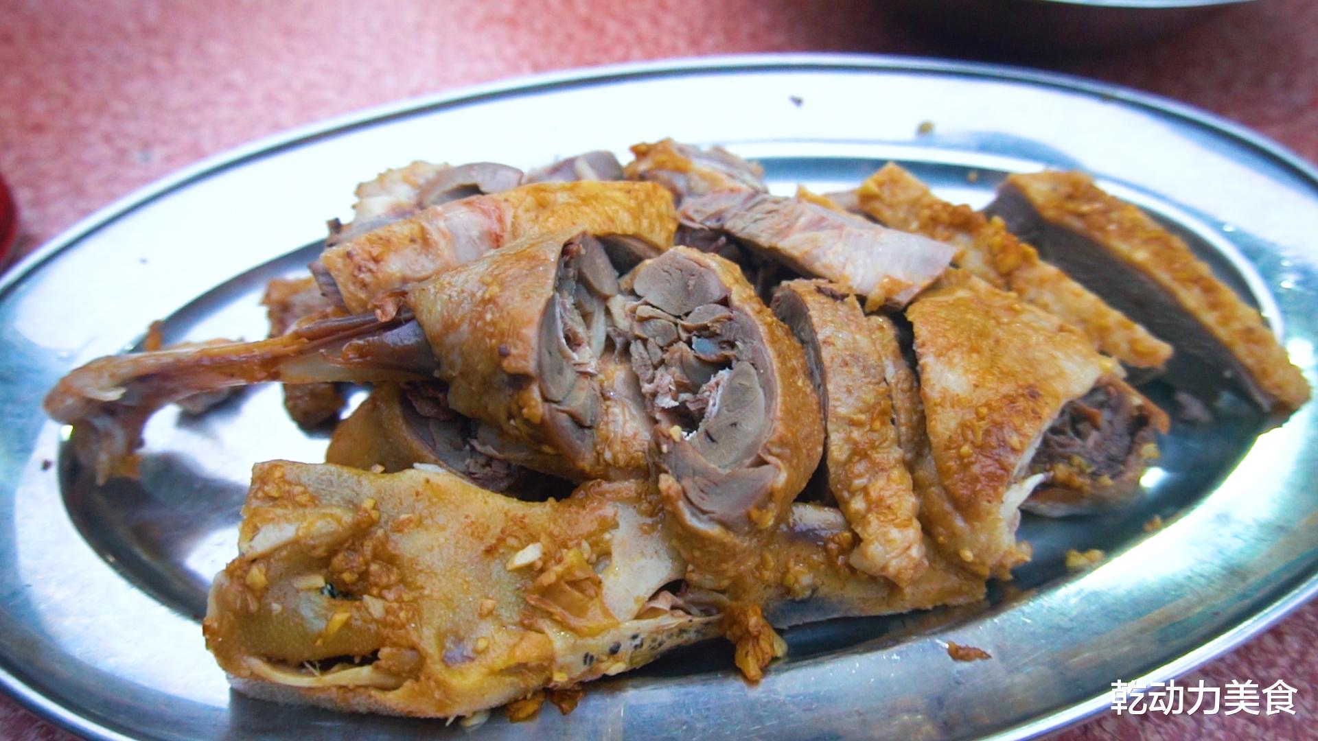 炒面|大叔做炒面生意火爆30年，食客坐百年院子露天吃，比大酒店有感觉
