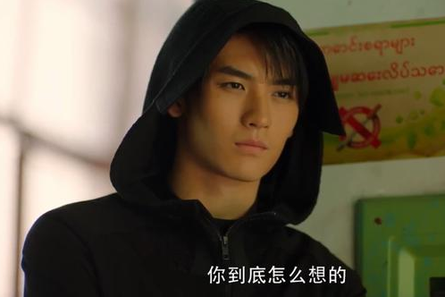 张起灵|《重启之极海听雷》中，吴邪和王胖子为什么叫张起灵“小哥”？