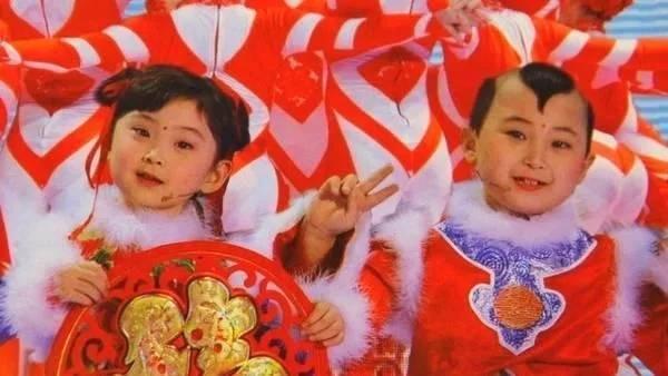 春晚|“年画娃娃”2次登上春晚，8岁哥哥病逝，如今妹妹再步后尘