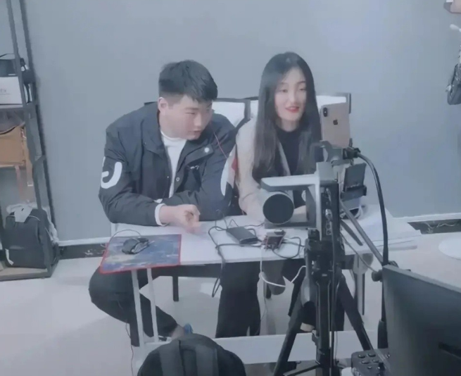 朱之文|网友吐槽朱之文儿媳“吃相太难看”，看到一场直播收入时，都酸了！