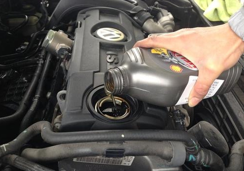 矿物油|欧洲车3万公里才换机油,为何到中国变成5千公里?