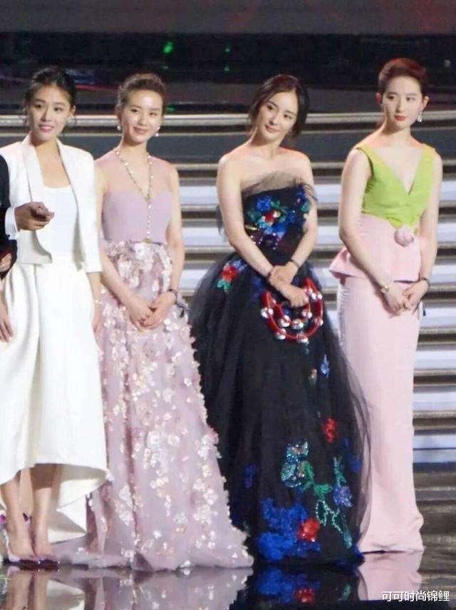 穿衣搭配|当刘诗诗、刘亦菲同框比穿搭,一个高贵一个冷艳,气质真难分高下