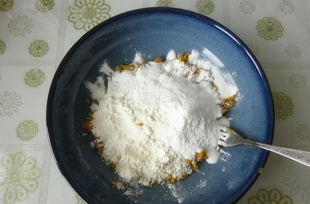 #红薯#入夏，这饼我就经常做，香甜筋道，拿着吃很过瘾，连续几个吃不够