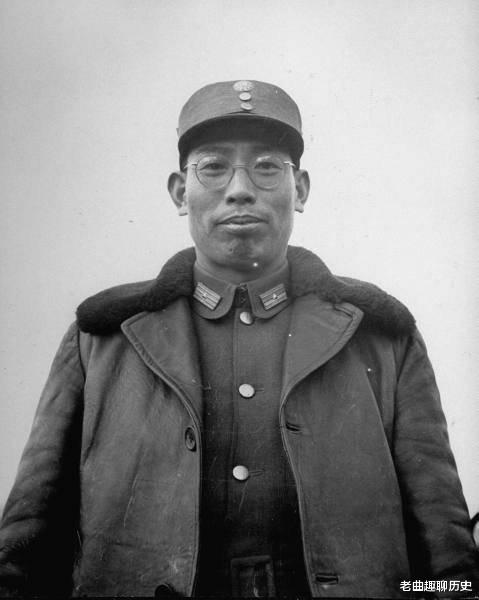 鳌拜：当年他是师长他是连长，27年后，师长成上将，连长却成元帅！