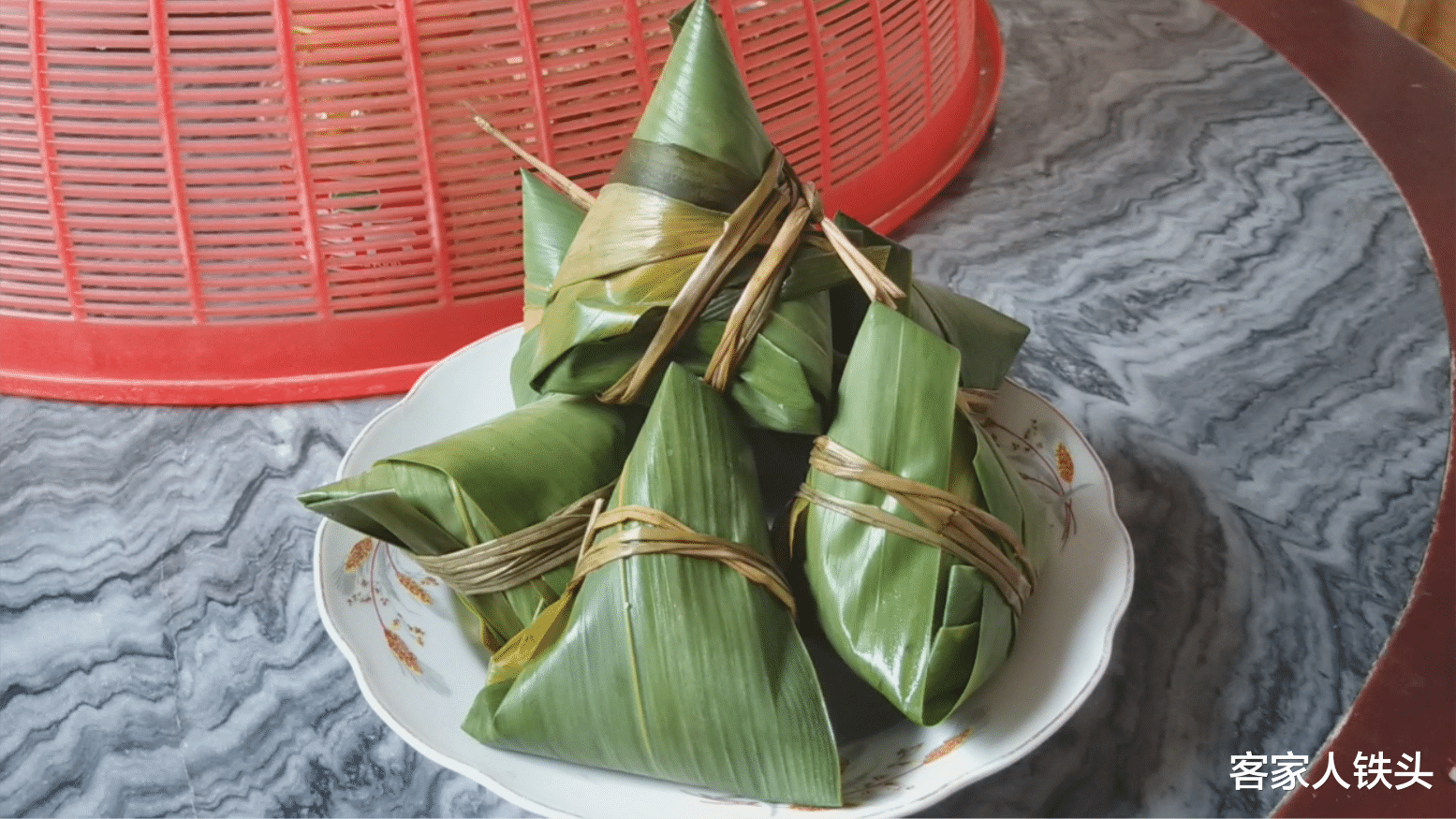 #粽子#端午节快到了，教你做客家咸肉粽，香糯好吃，一口气吃3个真过瘾