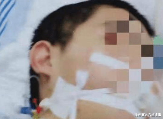 |17岁少年看守所内身亡，关押15天与20名成年犯人同居，曾带病擦地睡厕所