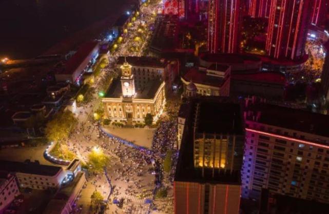 锋芒外露 重要时刻！全球目光聚焦武汉，世卫组织高度评价，纽约却宛如鬼城