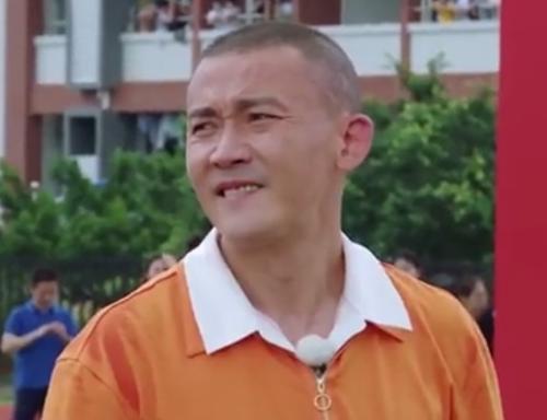 奔跑吧兄弟|《跑男》里他很克制！烟瘾犯了猛喝牛奶被大家看穿？最后无奈尬演