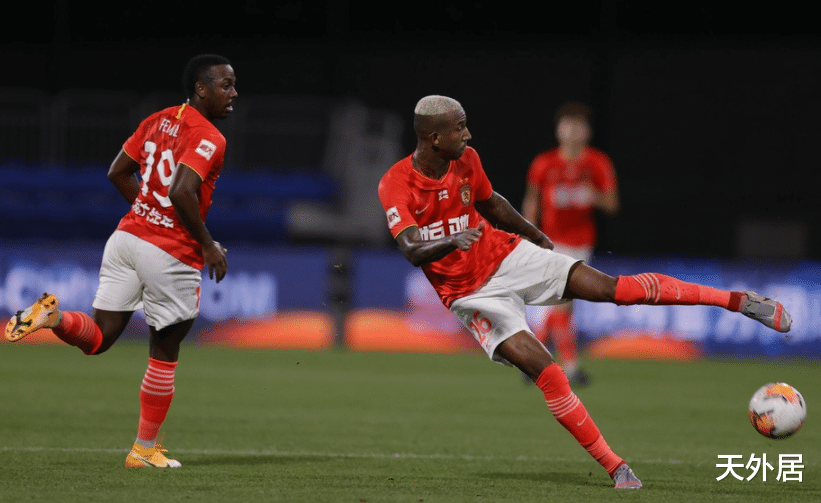 广州恒大|还笑归化是同化？恒大“7外援”全勤之夜，揪出2大本土南郭先生