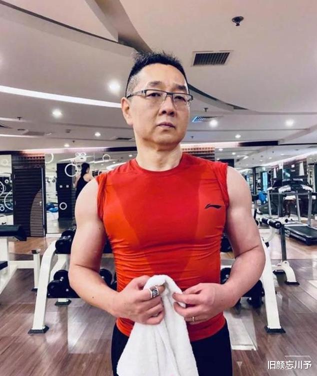 张绍刚|张绍刚从风光无限, 到\被\退出主持界，你以为\报应\, 其实另有隐情