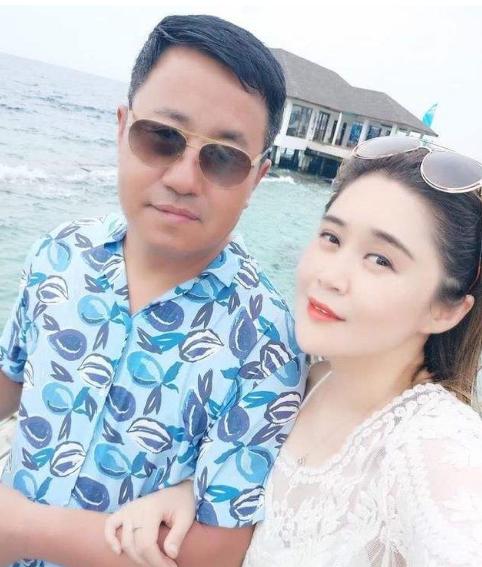 做赵本山弟子17年,低调"王长贵"曝光奢华住宅,妻子和他像两代人