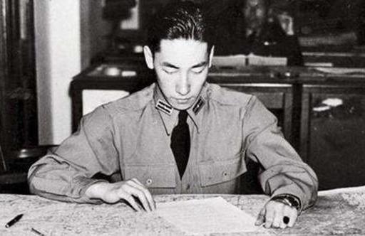 蒋纬国|蒋纬国的身世之谜，到底谁才是他亲生父亲？