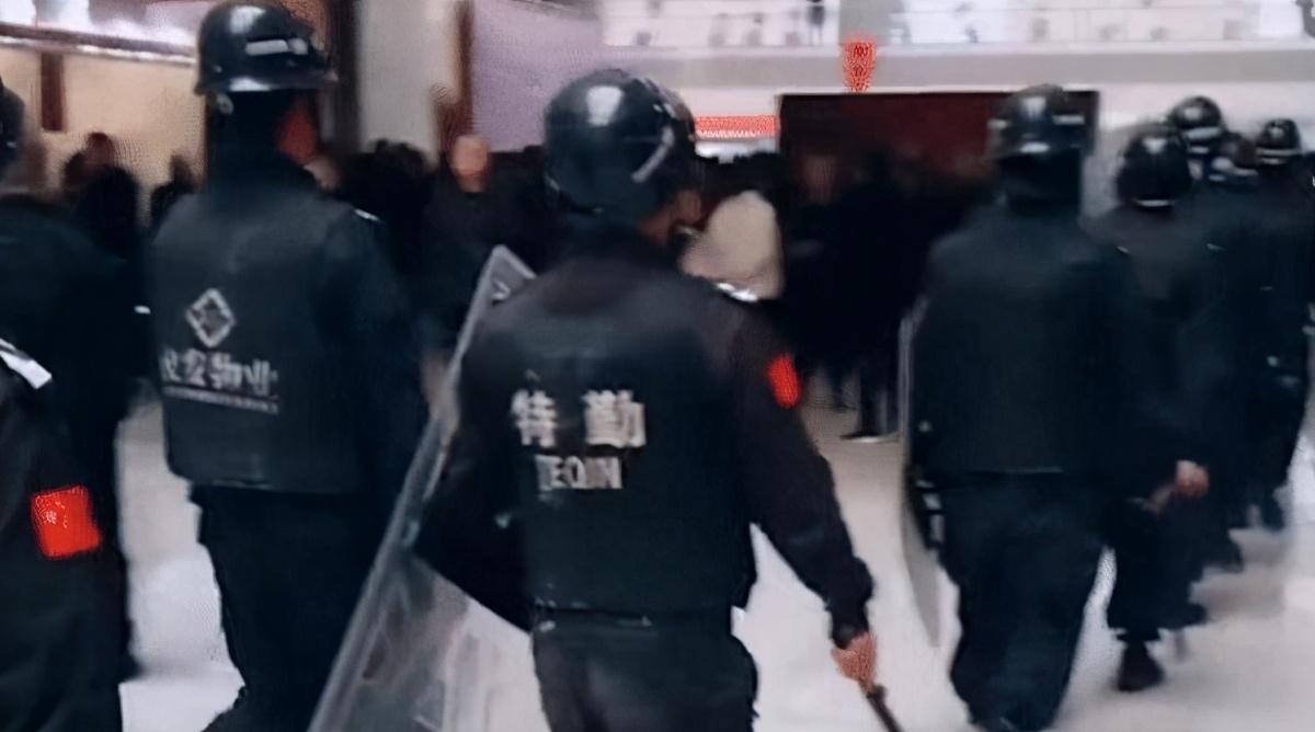 看看新媒|昆明最大商贸城关门，商户集体罢市，一间商铺5年租金193万