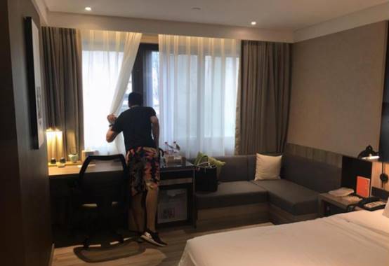 结婚|入住酒店后，为啥要将房间灯全关了？老驴友：照做就是了
