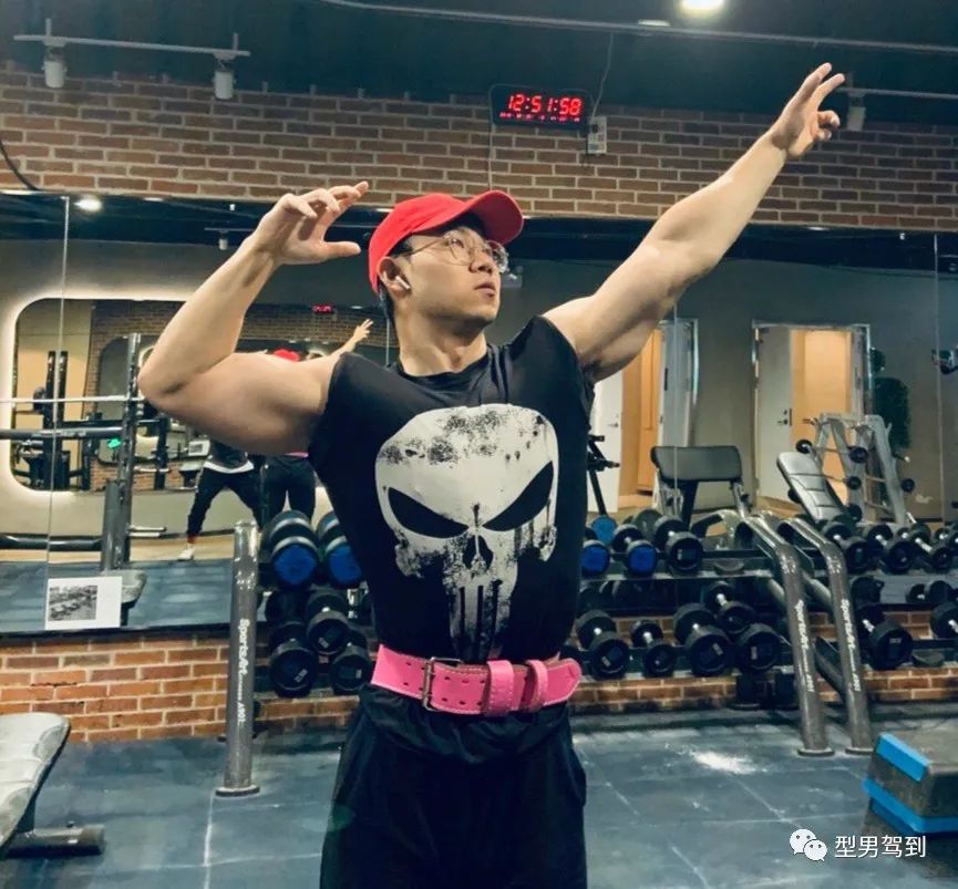 [南瓜]北京肌肉医生引发舔屏，网友纷纷求打针