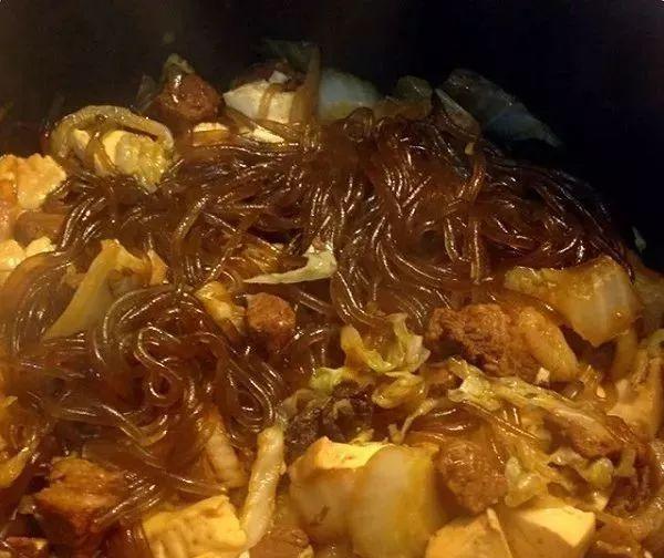 「小鸡炖蘑菇」东北撑场面的6大硬菜，分量大还好吃，外地人却觉得像“剩菜”