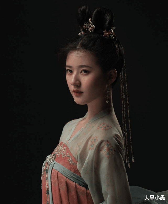 迪丽热巴|赵露思新剧给热巴做配角，看到两人同框后，网友：像丫鬟VS公主