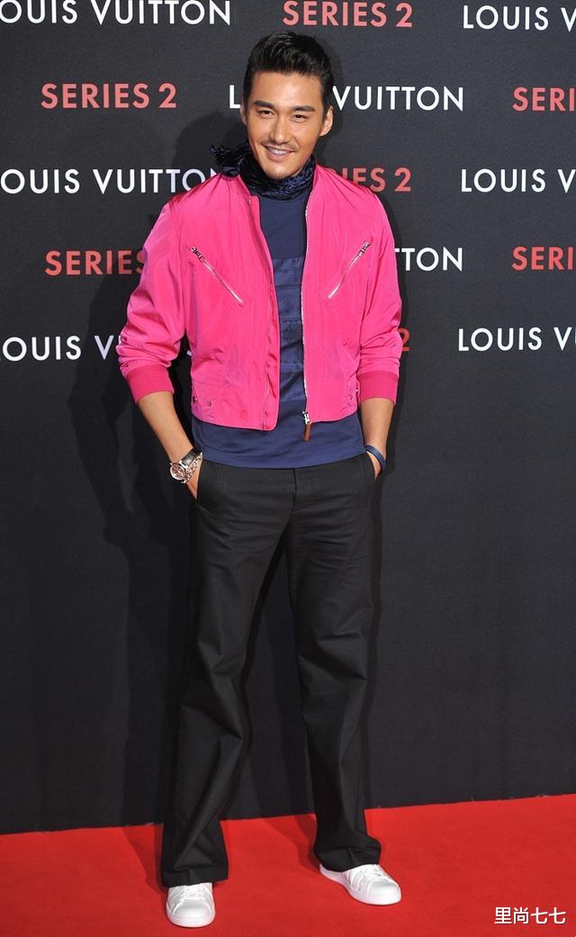 汪明荃|汪明荃同框郑裕玲！73岁自然脸秒杀63岁整容脸，身材一凹凸一扁平