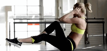 |Lisa拥有超高的颜值，被称为“人间芭比”，而肩部却不是很完美？